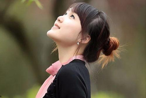 现实年轻女人生活照,年轻女性的生活瞬间