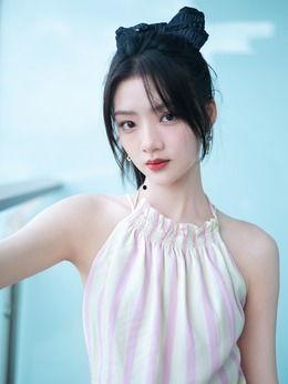 李恩熙的个人资料,才华横溢的年轻艺术家，探索艺术与生活的完美融合